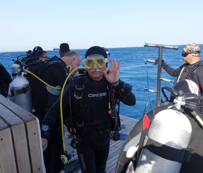 Autor článku chvíli před sestupem pod vodu