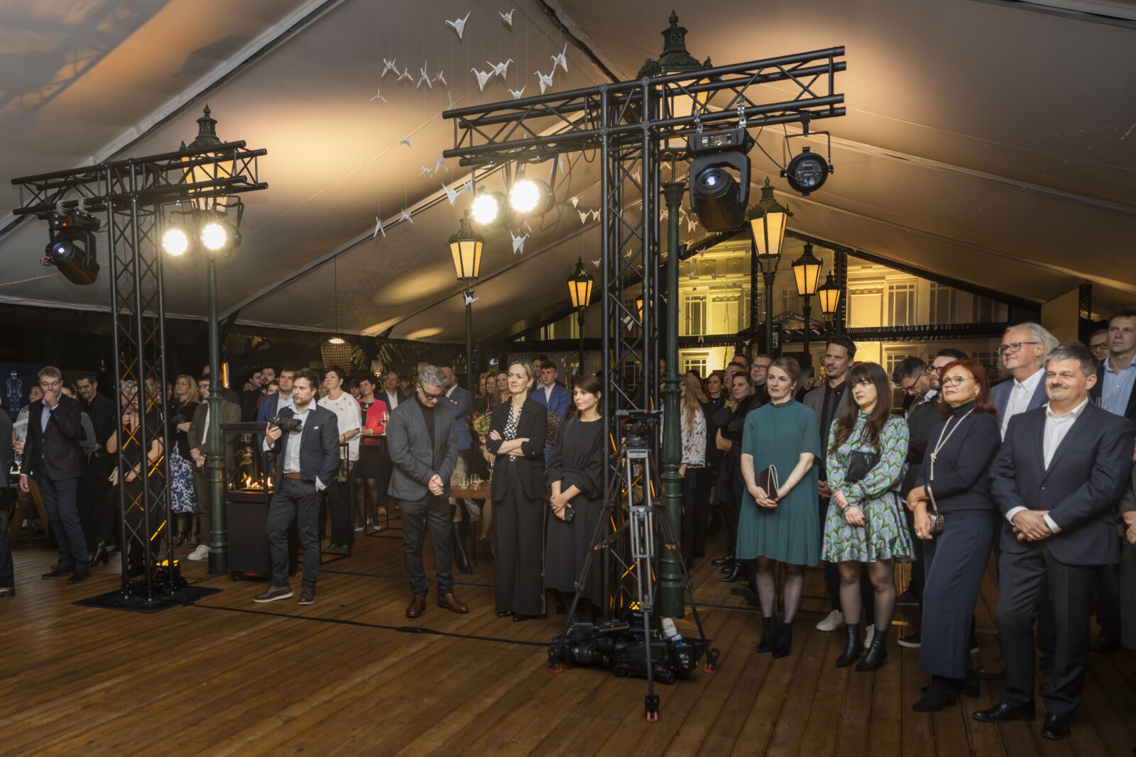 Přátelé hodinek Robot se sešli na večeru plném legend