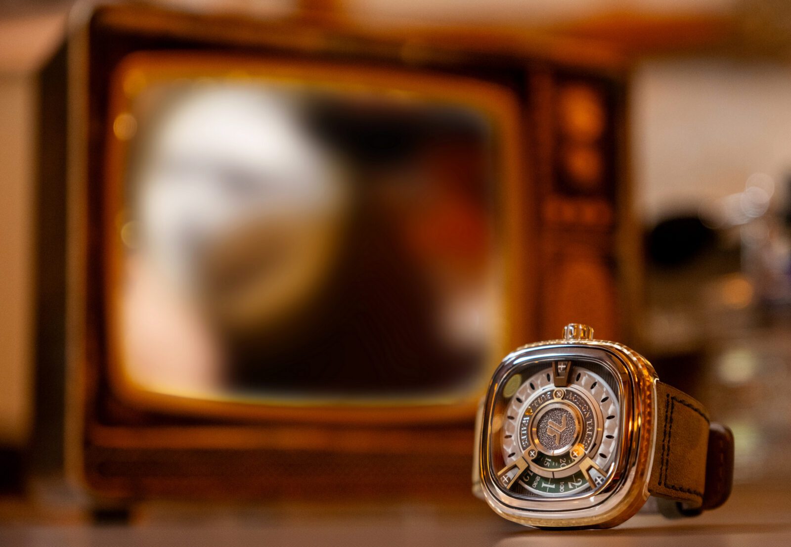 Sevenfriday M2-05 Action Talks