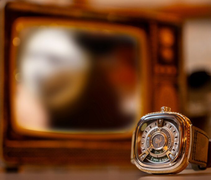 Sevenfriday M2-05 Action Talks