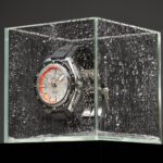 Možná symbolika. Takhle se kdysi prokazovala voděodolnost časomír