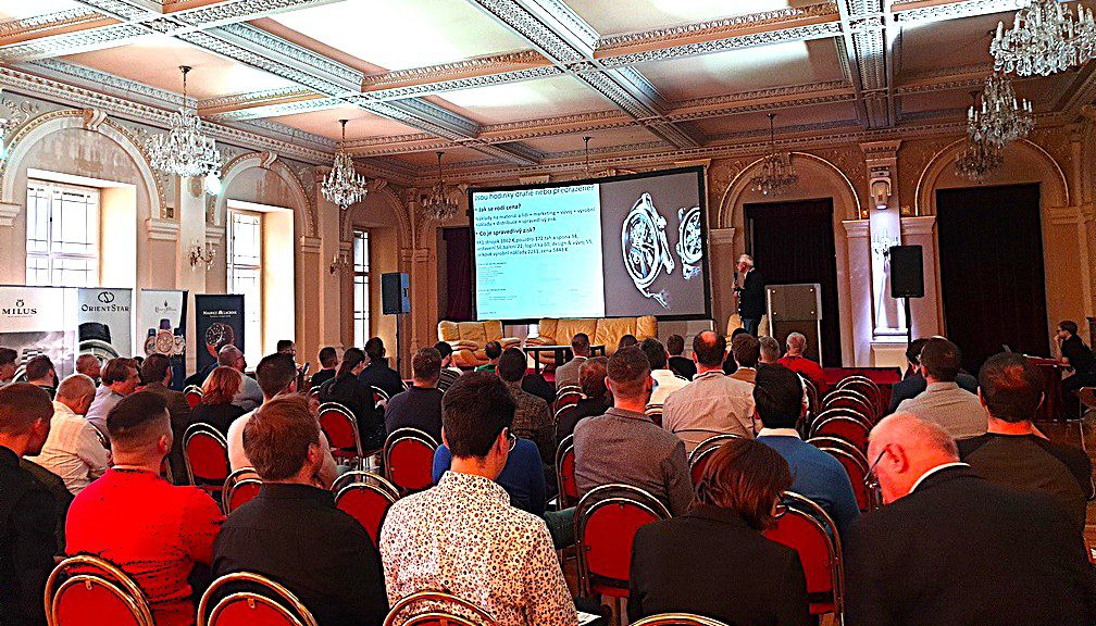 Plný přednáškový sál